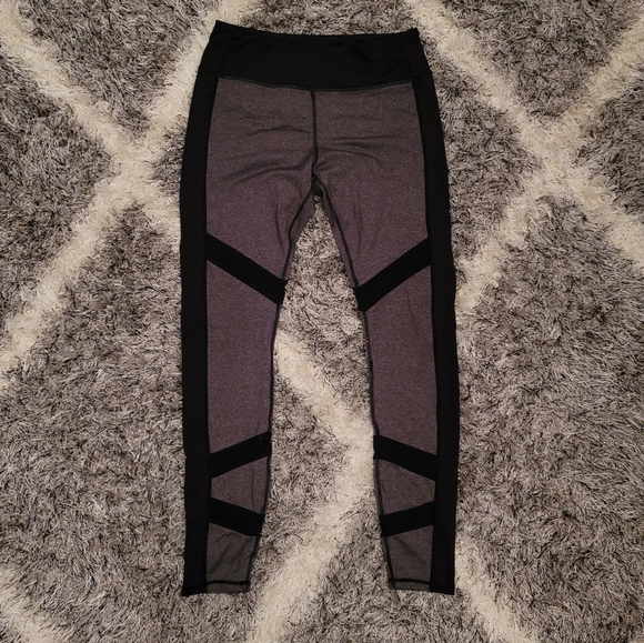 Mesh Cut-Out Yoga Legging - Picture 2 of 5